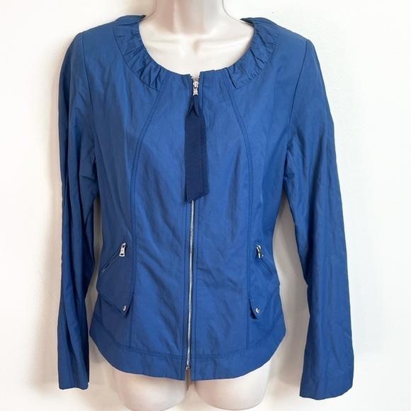 Elie Tahari Jackets & Blazers - Elie Tahari short full zip round neck blue lightweight jacket medium